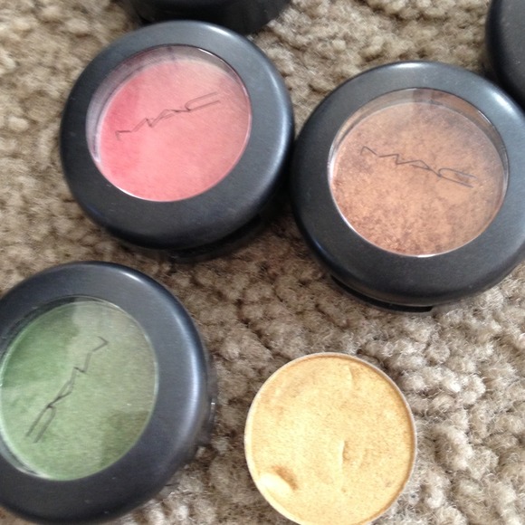 100% authentic MAC eyeshadows - Picture 2 of 4