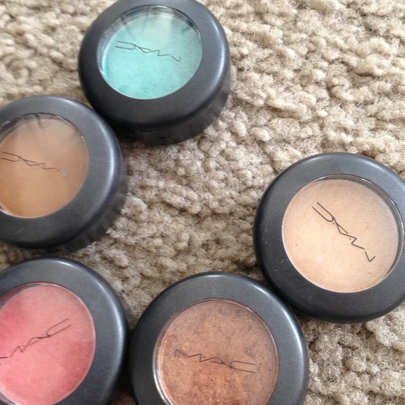 100% authentic MAC eyeshadows - Picture 3 of 4