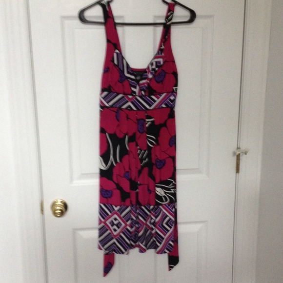 City triangle dress - Picture 1 of 2