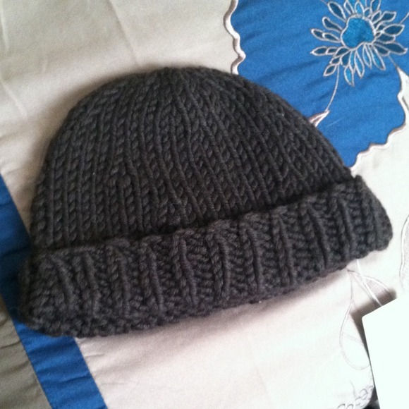 SOLD⛄️❄️FRENCH CONNECTION knit hat❄️⛄️