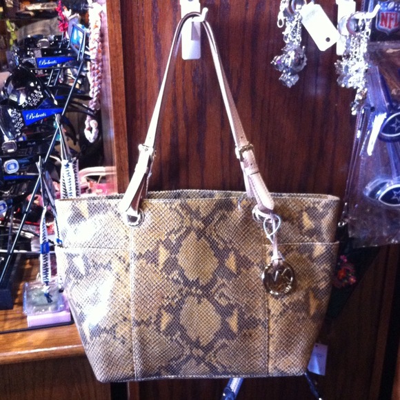 Michael Kors leather purse