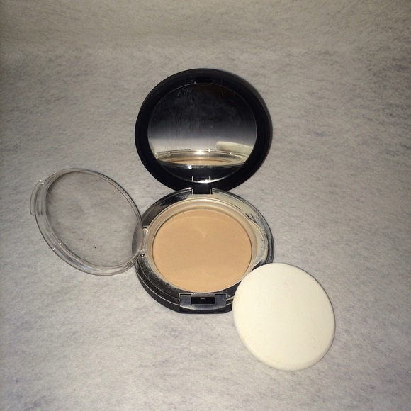 Younique mineral touch foundation powder