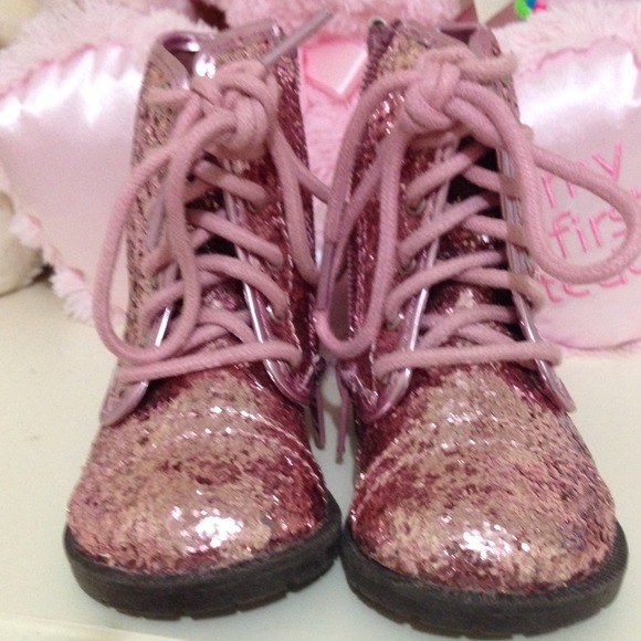 🚨 HOLD 🚨 Sparkly baby girl boots