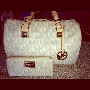 Great Christmas Gift!! Michael Kors purse&wallet