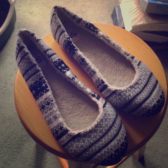 ✂️REDUCED✂️ SO Woolen Patterned Flats