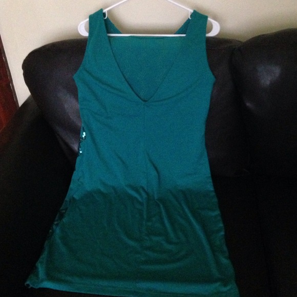 Fits a medium, large, and x-large. Stretchy - Picture 2 of 3