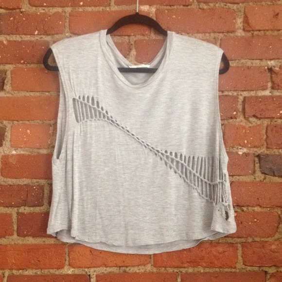 ❌SOLD IN BUNDLE❌Distressed Crop Top