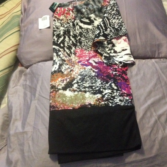 Beautiful top - Picture 2 of 3