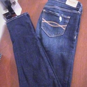 ⛔️TRADED A&F dark wash skinnys