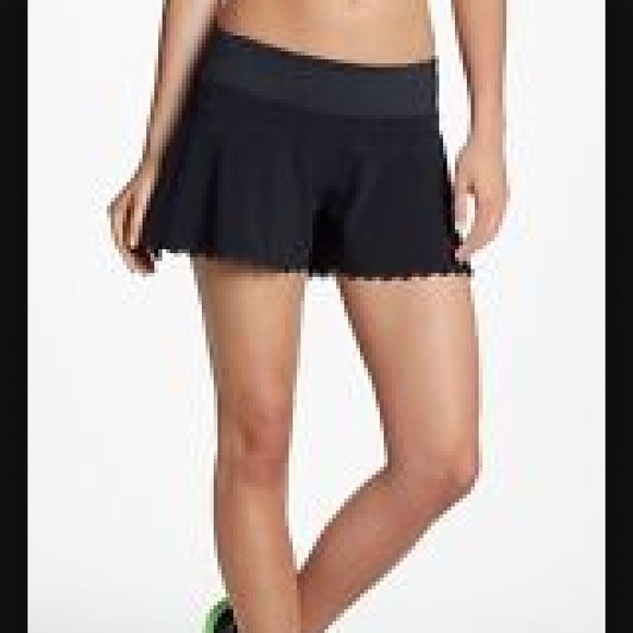 Zella ruffle Scallop shorts