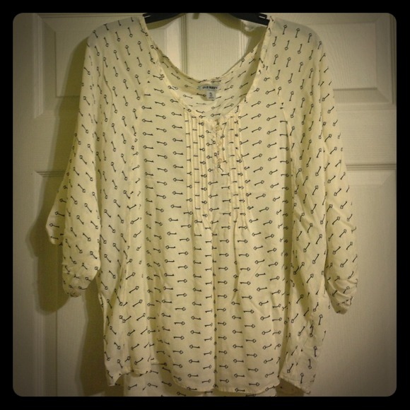3/4 Sleeve Top with Skeleton Key Print