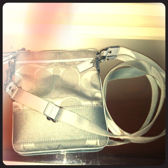 ❌SOLD❌ 100% authentic grey/silver coach crossbody