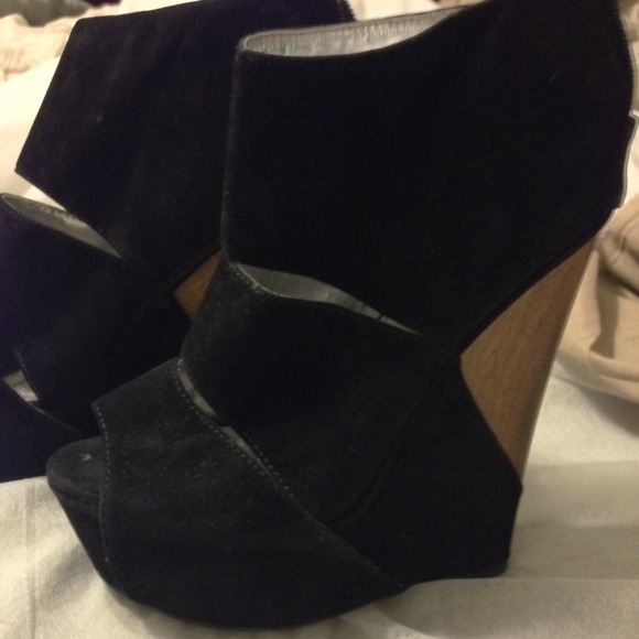 . 4 1/2 inch wedges sandals😃 - Picture 3 of 4