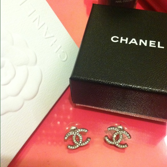 🚫SOLD!!! Authentic chanel earrings