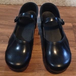 Danskos! Black like new!