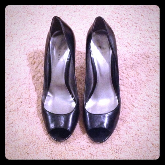 Nine West Black Peep Toe Heels - Picture 6 of 7