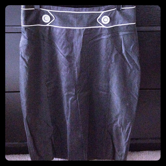 Bebe Pinstripe pencil skirt black and white sz 8