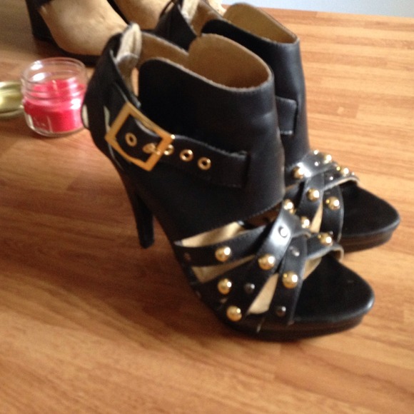 Heals - Picture 1 of 3
