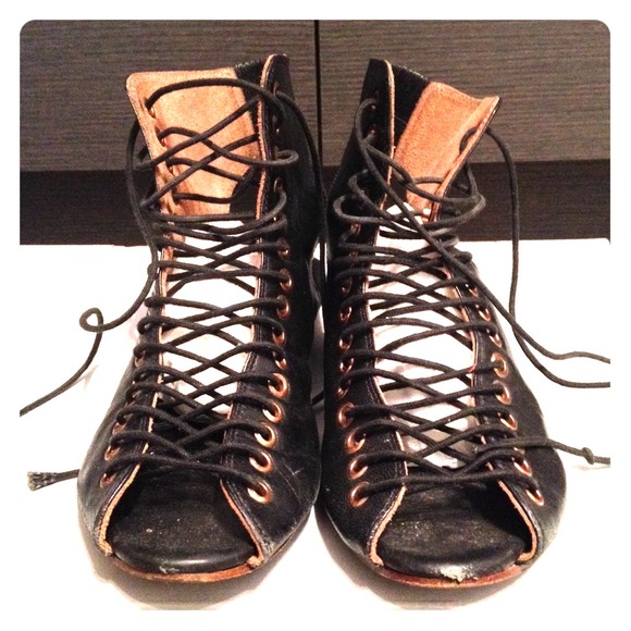 (SOLD)Topshop Leather Gladiator Sandal