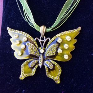 ✨Gorgeous enamel & rhinestone butterfly necklace✨