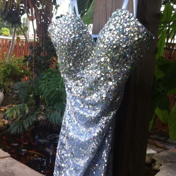 **REDUCED** Full sequined gown π HOST PICK π - Picture 3 of 4
