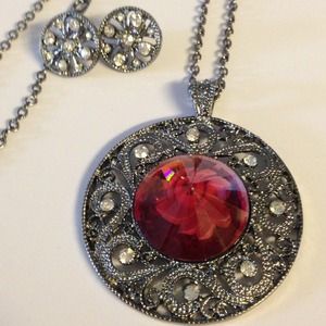 Earring and necklace set!