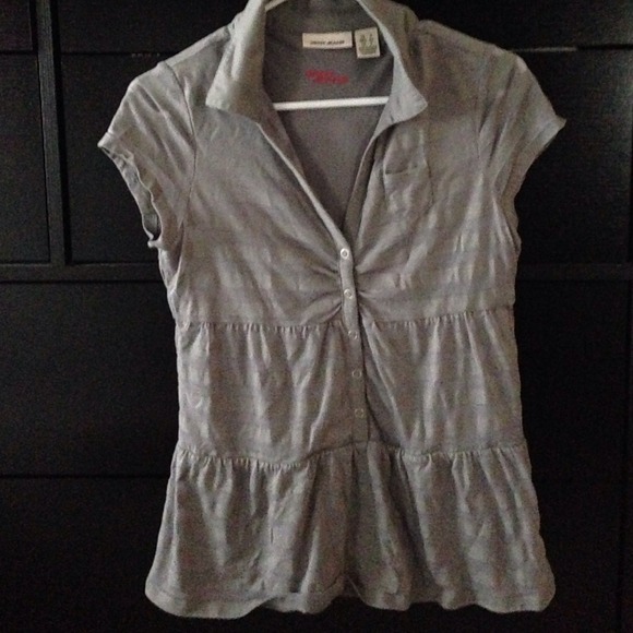 DKNY grey top snap buttons sz small