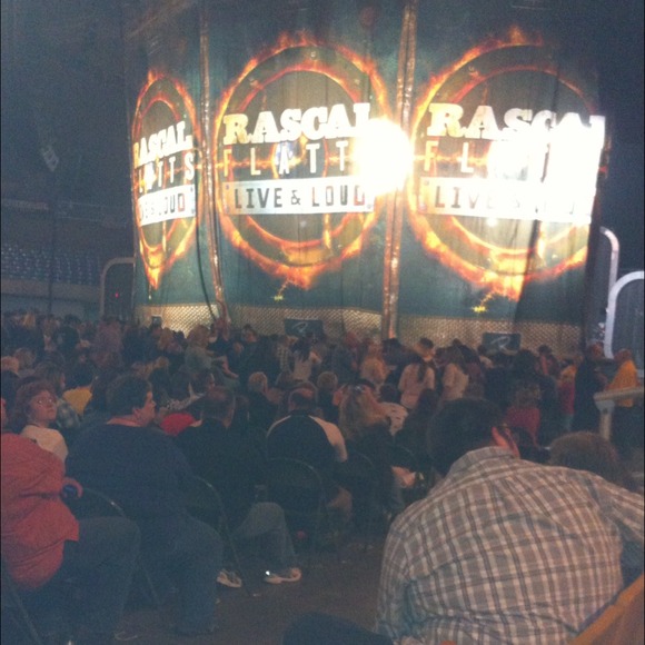 Just sharing! Went to rascal flatts last night!(: - Picture 2 of 4