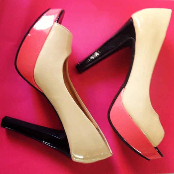 Candie's Shoes - Classy Pumps
