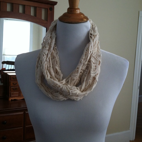 SOLD in bundle! HP 1/27! LOFT Knit Infinity Scarf