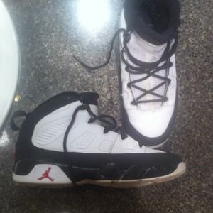 Boys Jordan retro 9