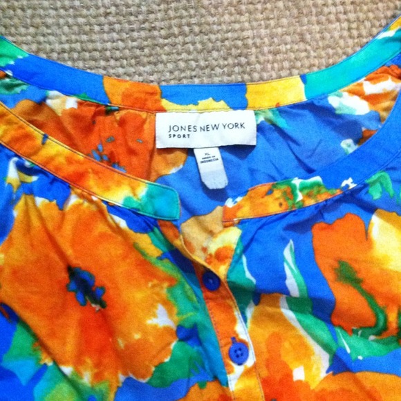 🔴SOLD🔴 Top - Picture 2 of 2