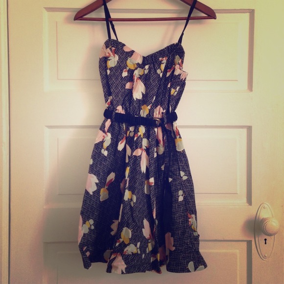 Urban Outfitters Dresses & Skirts - Petals dress