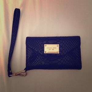 Michael Kors iPhone 4/4s wristlet