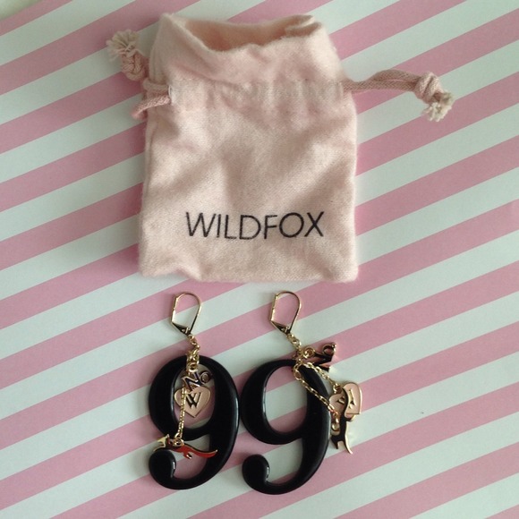 🎉Host Pick🎉 wild fox #9 earrings!