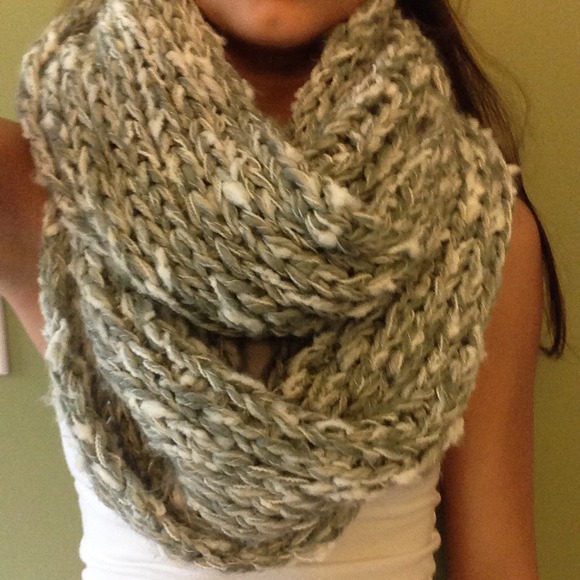 🌟NWOT🌟Urban Outfitters Scarf