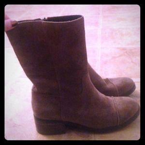 Super cute Jessica Simpson suede boots