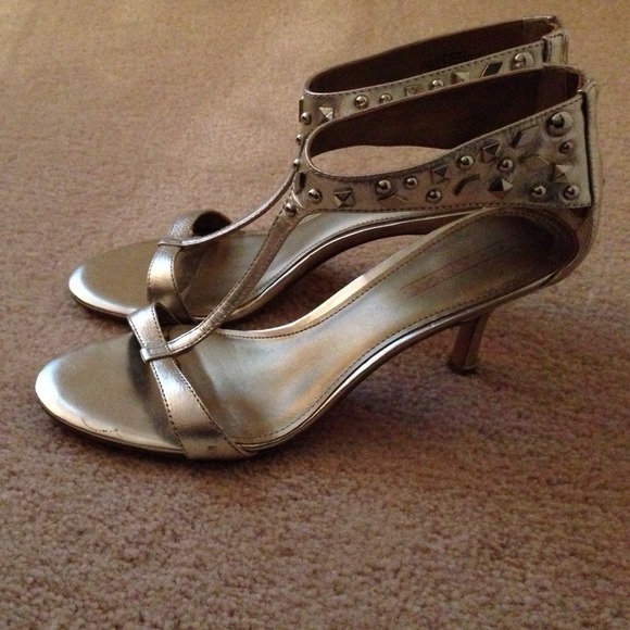 Gold Heels - Picture 2 of 3