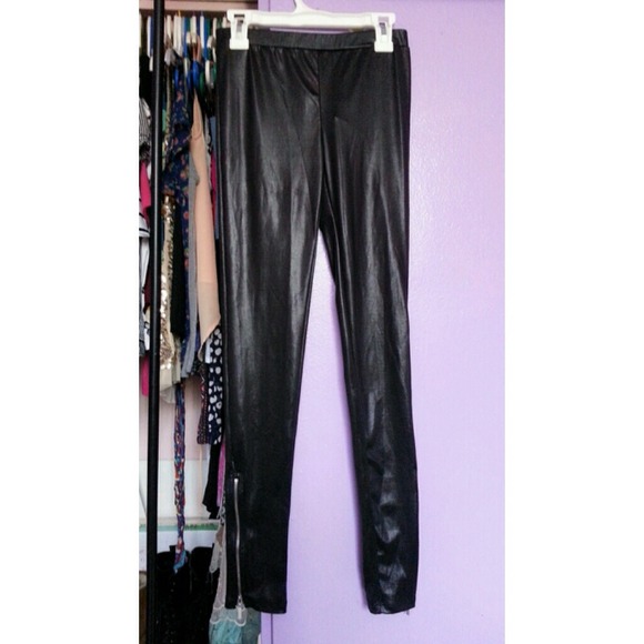 Liquid leggings