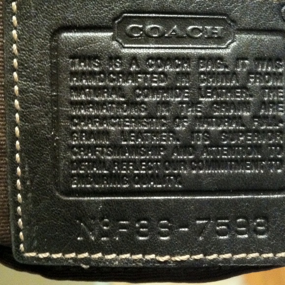 SOLD Vintage COACH hand bag. Black. - Picture 2 of 4