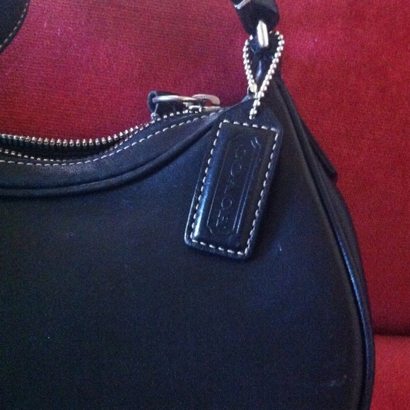 SOLD Vintage COACH hand bag. Black. - Picture 3 of 4