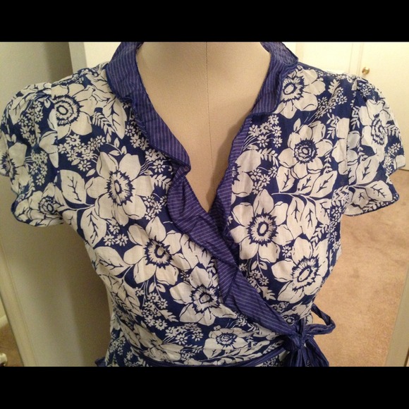 REDUCED PRICE: Floral Wrap Top - Picture 3 of 4