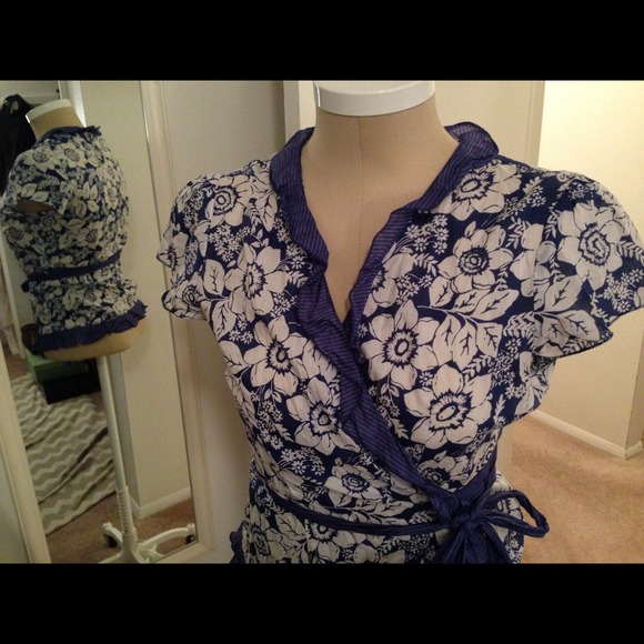 REDUCED PRICE: Floral Wrap Top - Picture 4 of 4