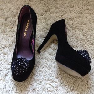 Madden Girl suede pump in size 6, black