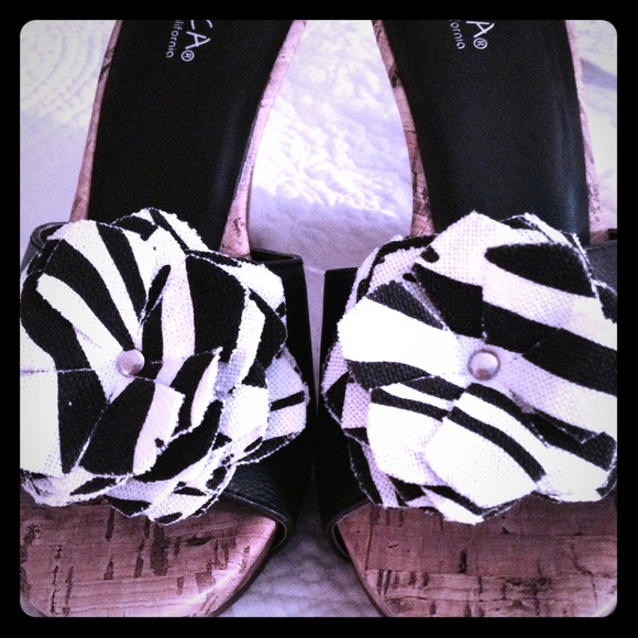 Black and white wedges