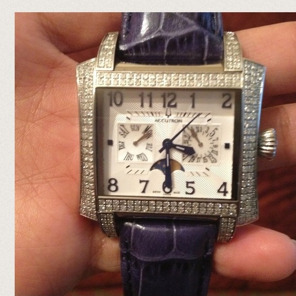 Diamond Unisex Watch (Great Condition) main image 3