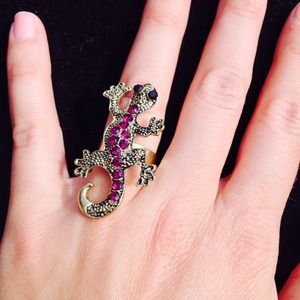 Sparkle lizard ring.
