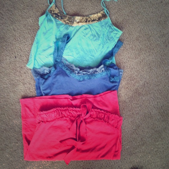 SOLD!!!!!!!! Bundle of three tank tops Holster
