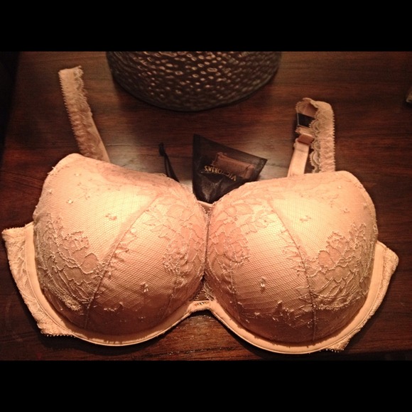 VS bra peach (Victoria's Secret)