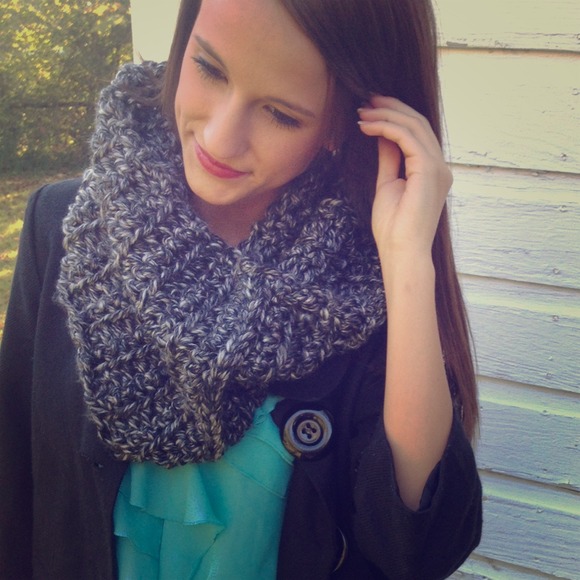 Accessories - Handmade crotchet infinity scarf - black/grey